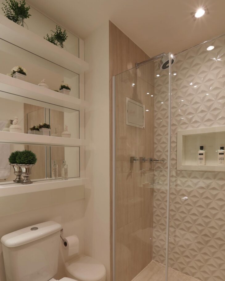 nicho de porcelanato vs nicho de madeira para banheiro