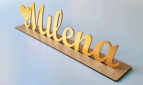 Adesivo de parede com nome infantil