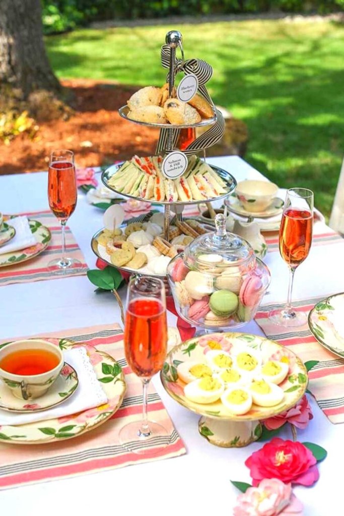 como decorar mesa chá da tarde com flores