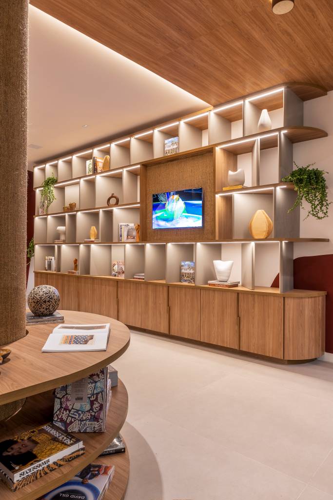 nichos de sala vs prateleiras flutuantes