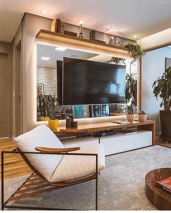 o que colocar no painel de tv da sala