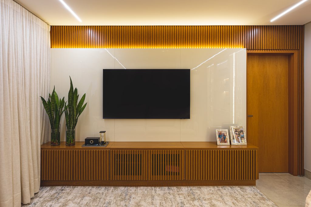 painel de tv sob medida com marceneiro