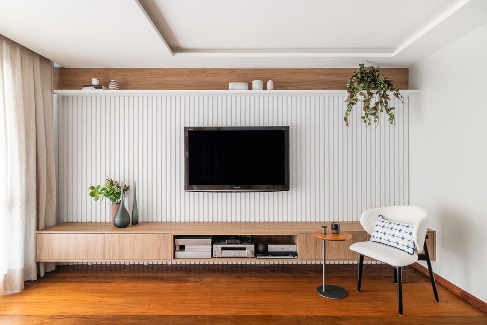 ideias de decoração com painel ripado para sala pequena