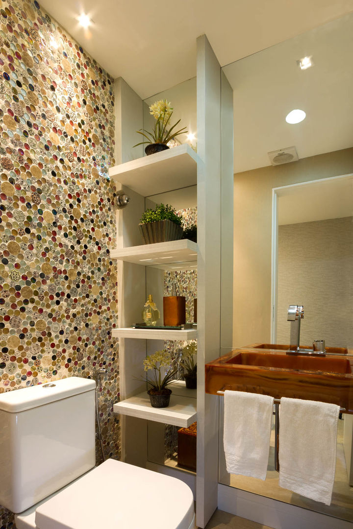 ideias criativas para decorar prateleiras de banheiro