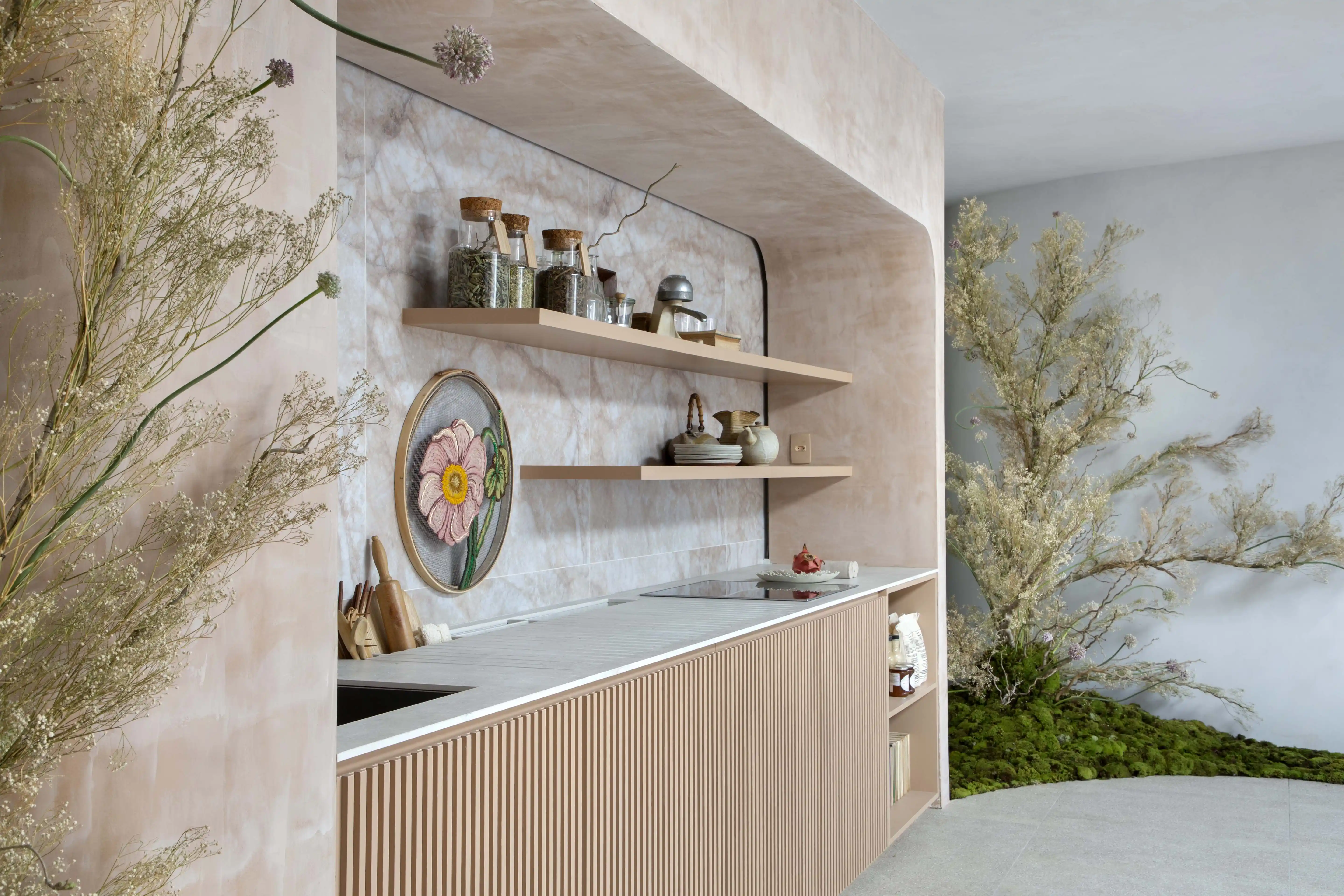 erros comuns ao decorar prateleiras de cozinha