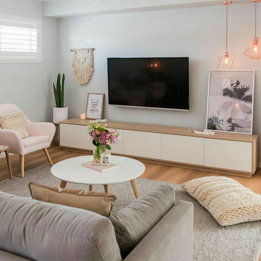 erros comuns ao decorar rack de tv