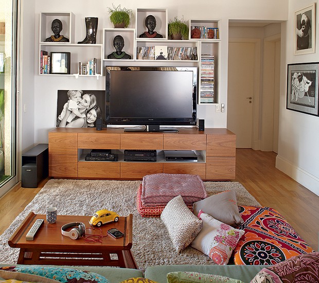 como decorar rack de tv pequeno com painel