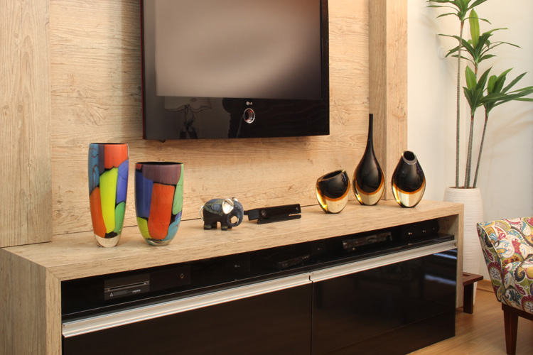 ideias criativas para decorar rack de sala