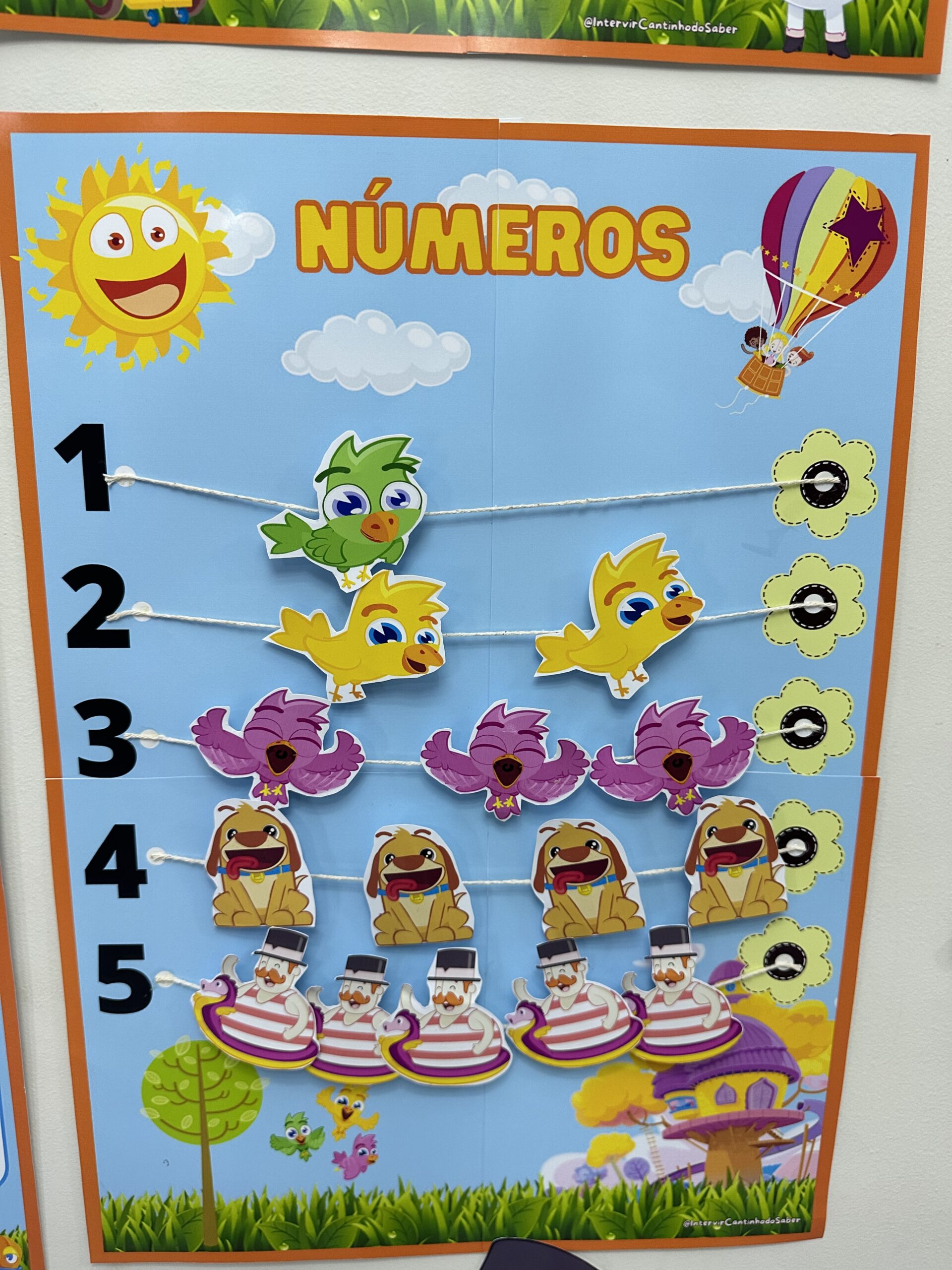 painel sensorial parede berçário diy