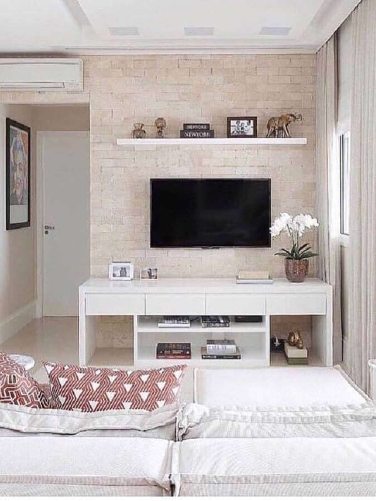 erros comuns instalar tv quarto evitar reflexos