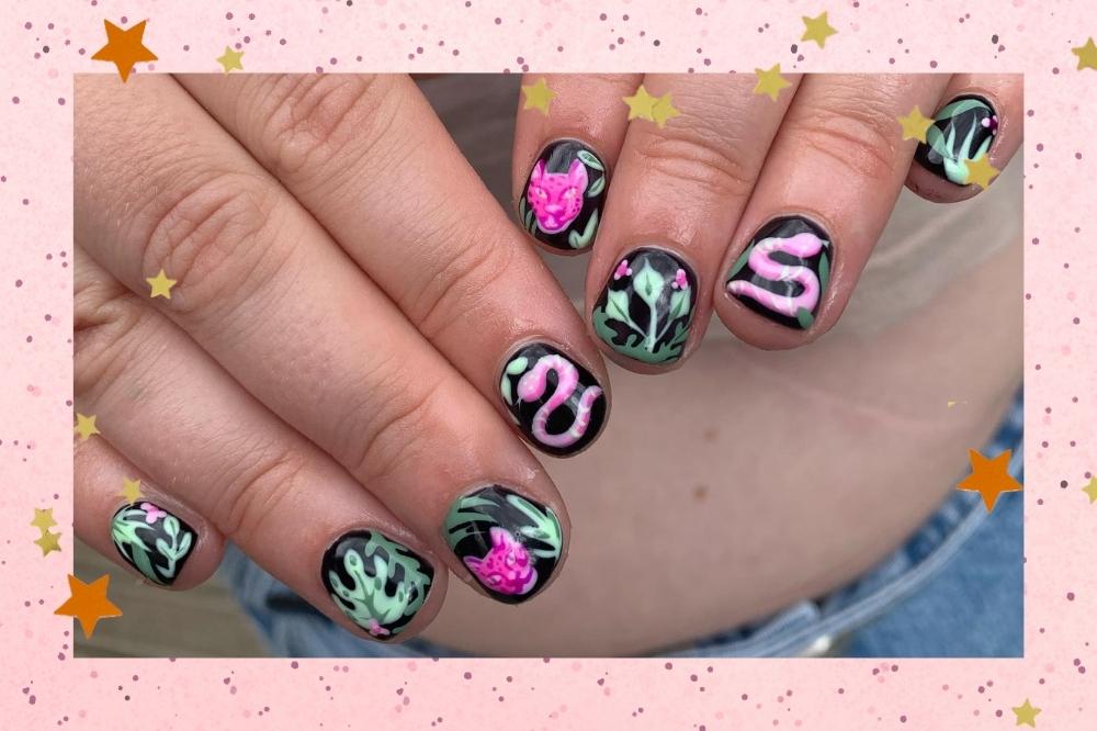 unhas curtas com pedrarias