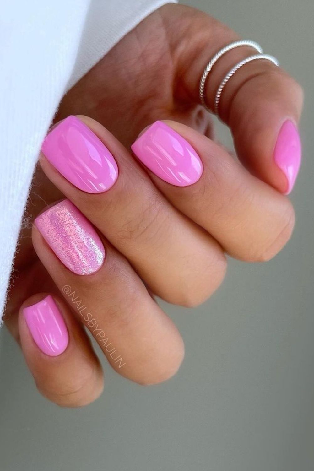 unhas curtas com francesinha colorida
