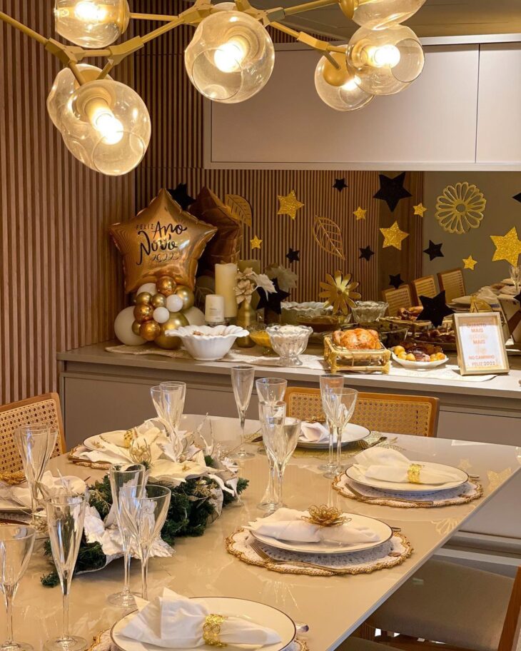 decoração ano novo minimalista versus luxuosa qual escolher
