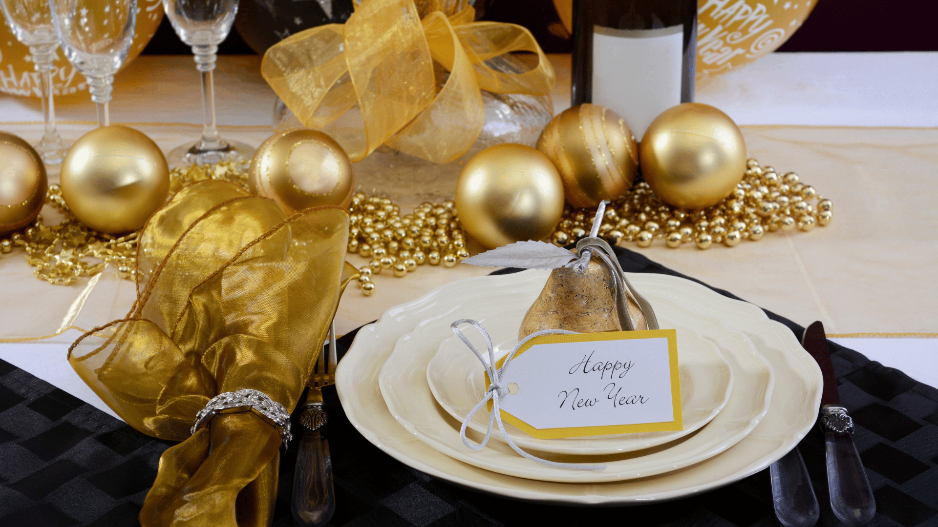 decoração ano novo minimalista versus luxuosa qual escolher