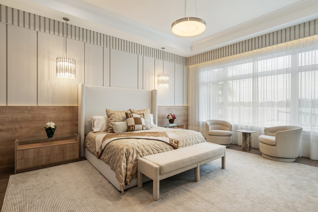 quarto minimalista com madeira