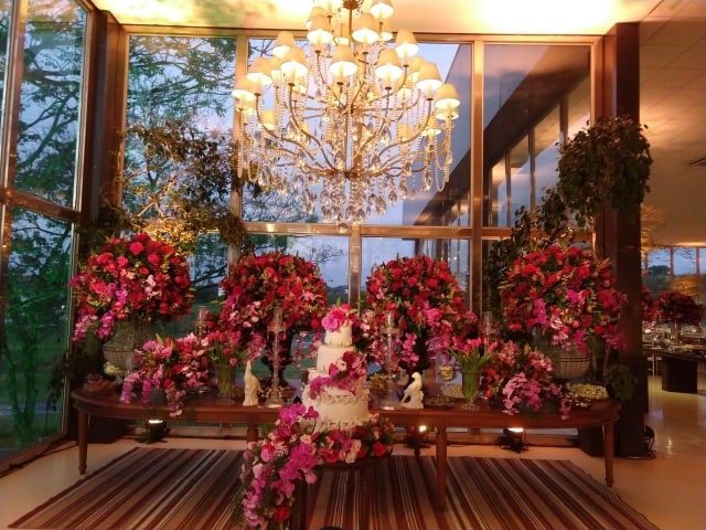 decoração rosa e marsala