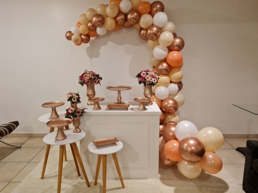 objetos de decoração rosê e dourado para casa