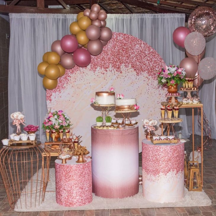 painéis de festa rosê e dourado