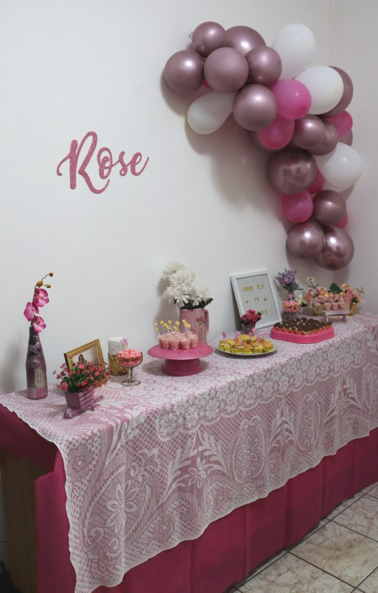 decoração de quarto rosê e dourado