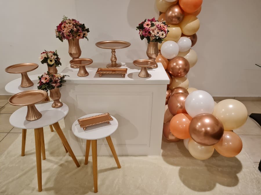 ideias de decoração rose gold e dourado simples para festa