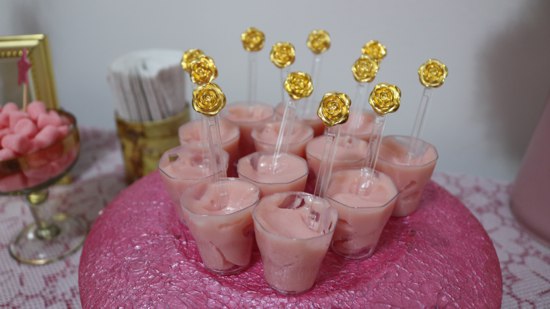 ideias de decoração rose gold e dourado simples para festa