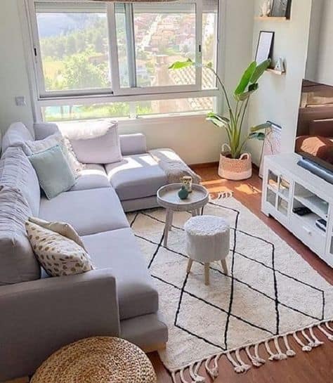 sala de estar simples e aconchegante