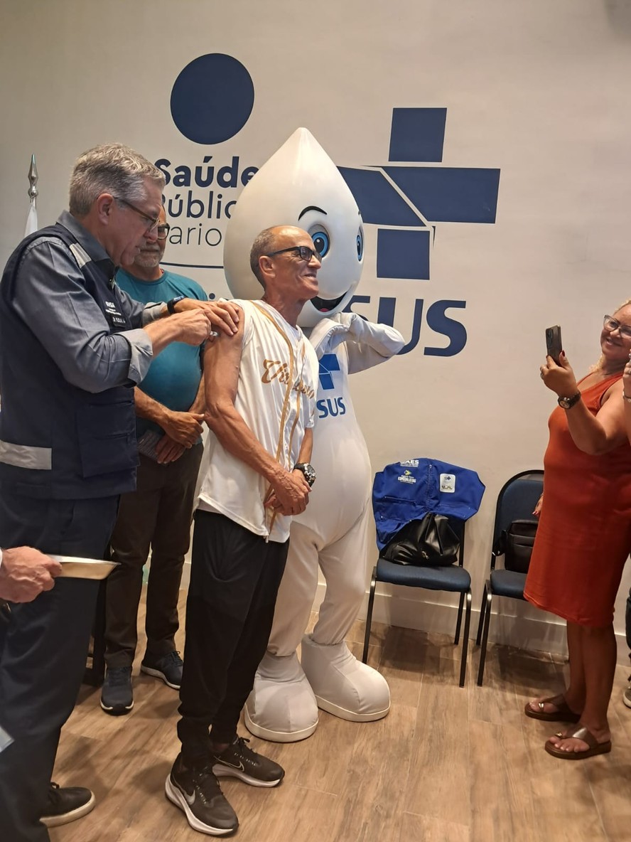 decoração de teto para sala de vacina com desenhos