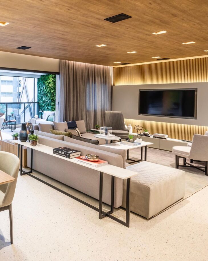 como usar espelhos para alargar sala estreita