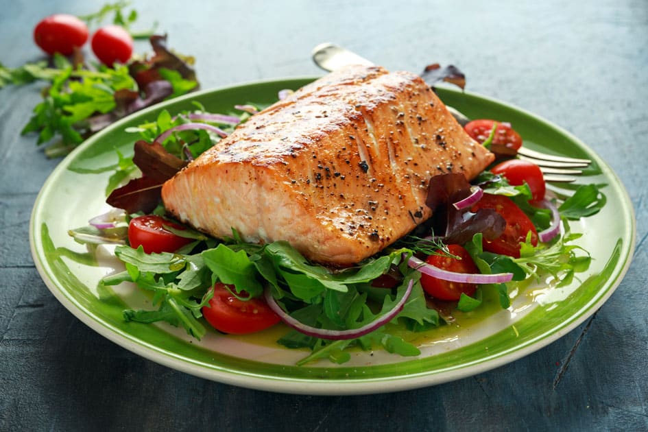 como usar tons de salmão em quartos pequenos