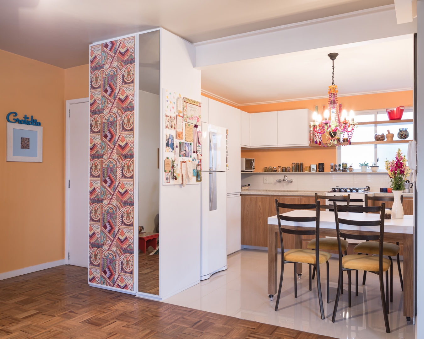 cor salmão vs coral na decoração de interiores