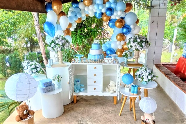 decoração chá de bebê menino nuvens e balões