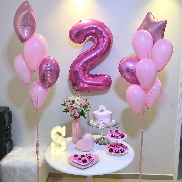 decoração de aniversário com flores de papel
