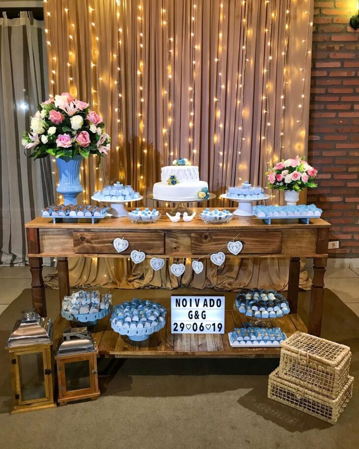 decoração de noivado simples vs decoração elaborada