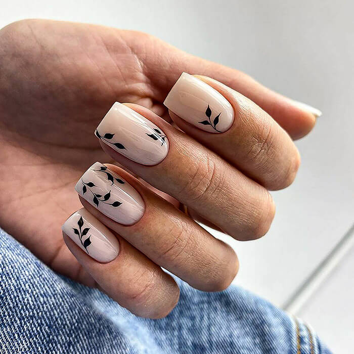 unha decorada com linhas