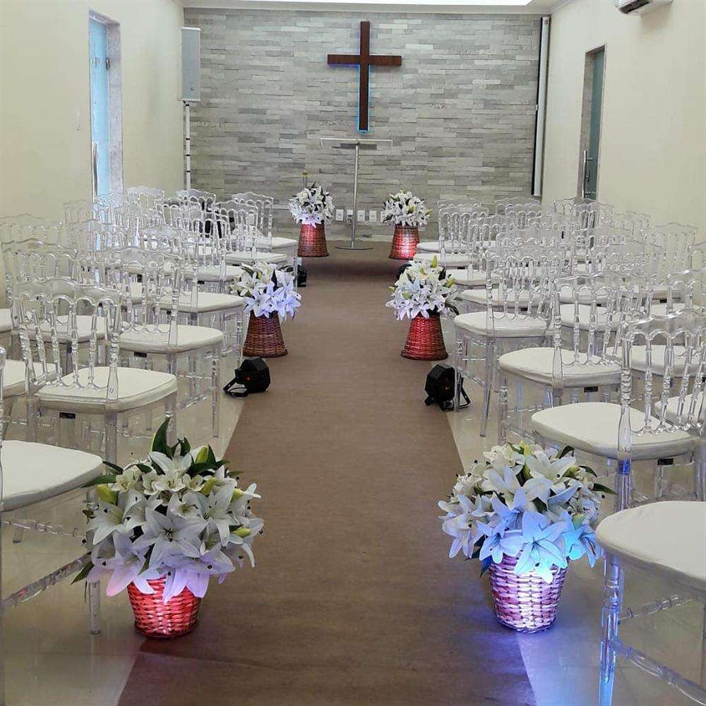 decoração igreja com fitas