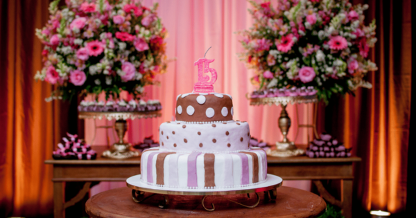 decoração simples para 15 anos