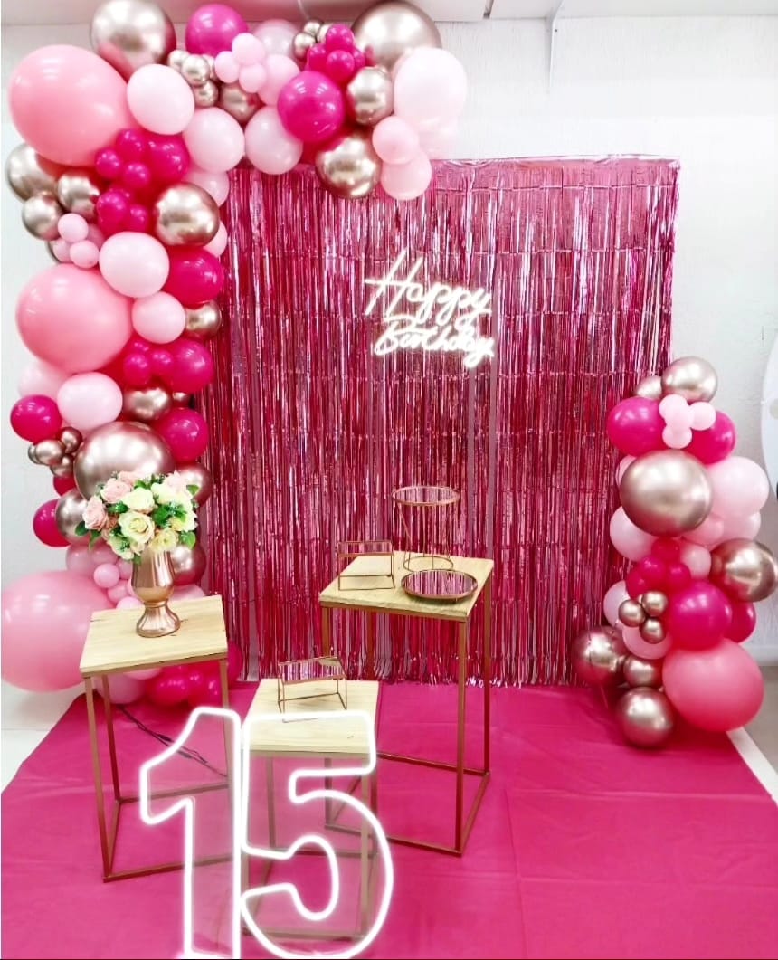 ideias de decoração com luzes neon para 15 anos