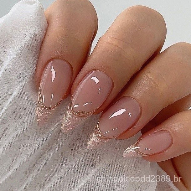 unhas almond com francesinha