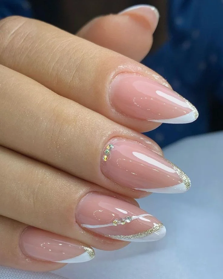 quanto custa fazer unhas amendoadas decoradas