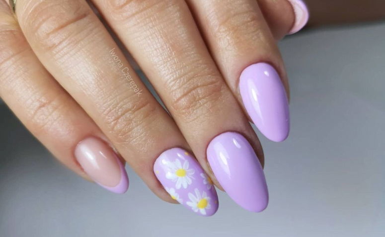 unha lilás com glitter