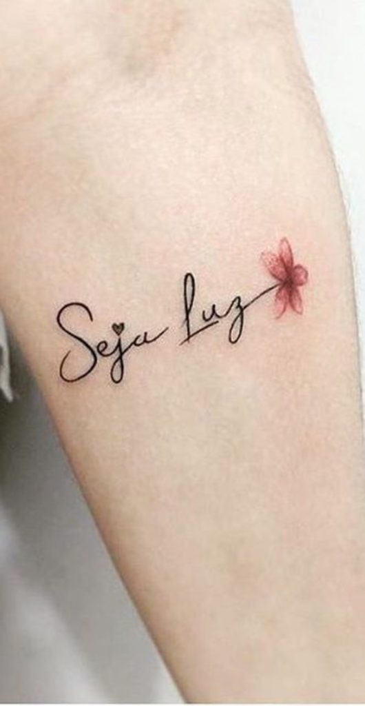 tatuagem delicada perna