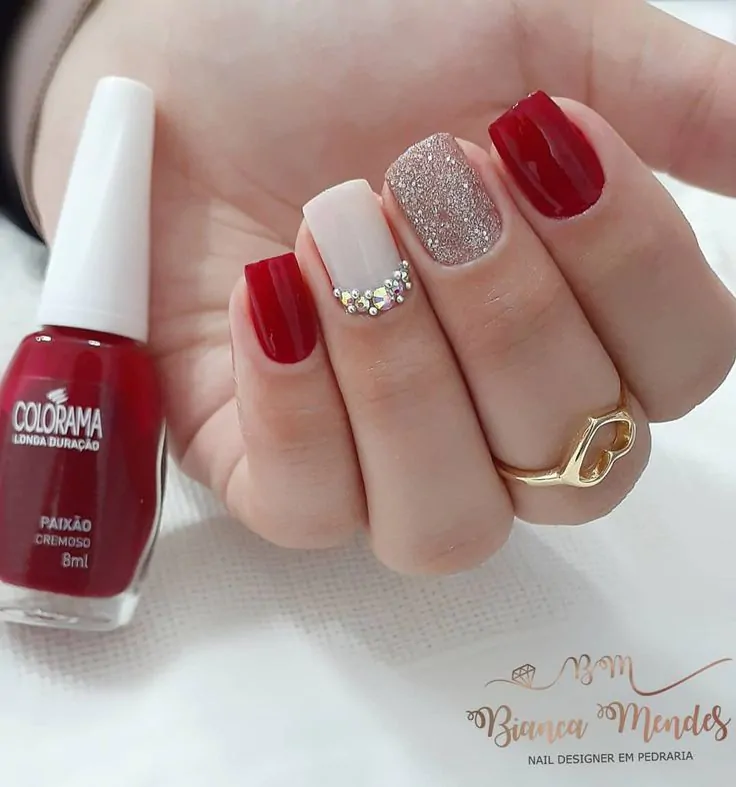 unhas vermelhas com glitter