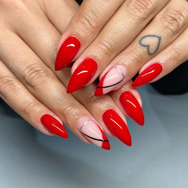 unhas vermelhas curtas