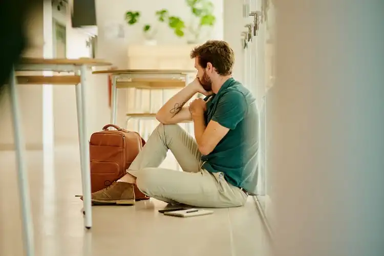 Como construir uma rede de apoio sólida na imigração solo