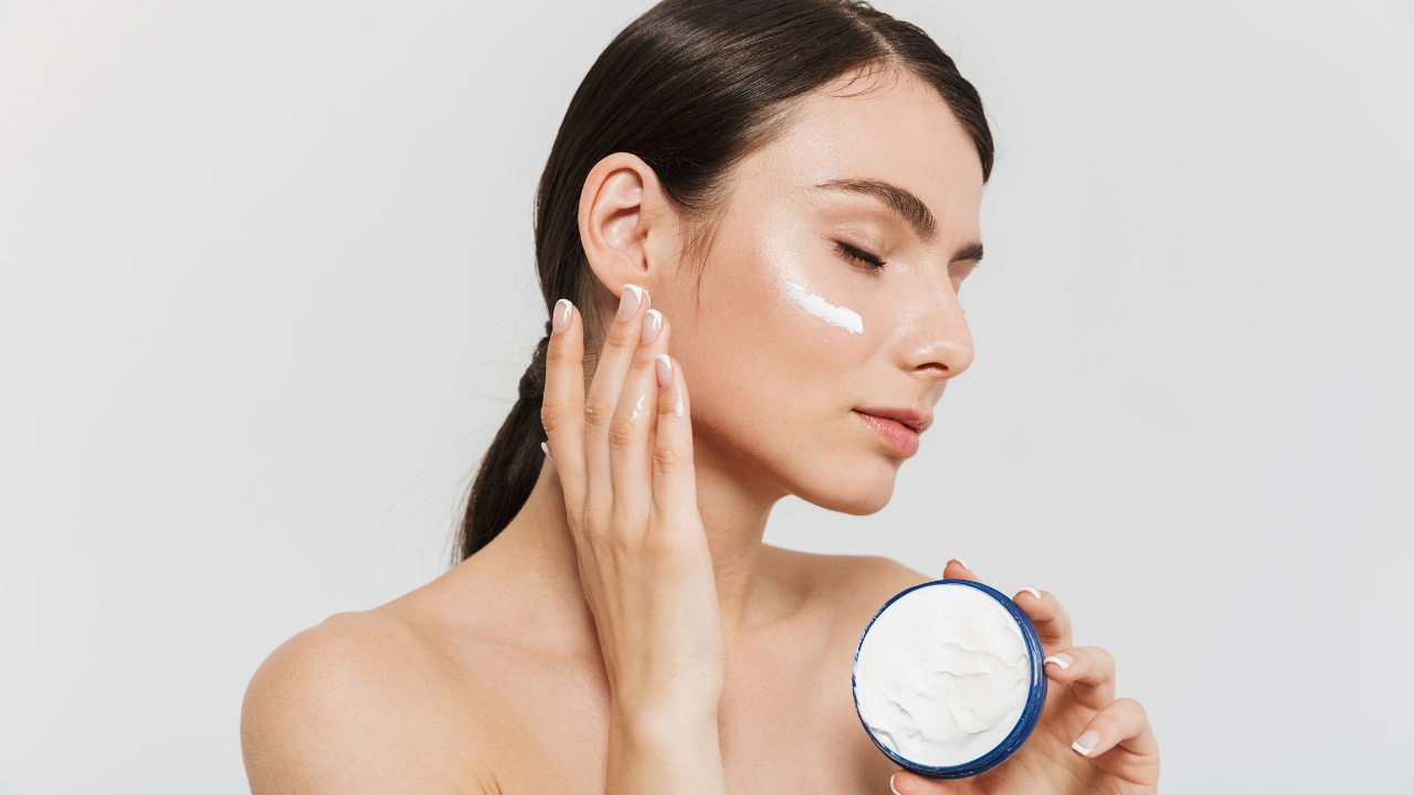 A importância da água na rotina de skincare: mitos e verdades