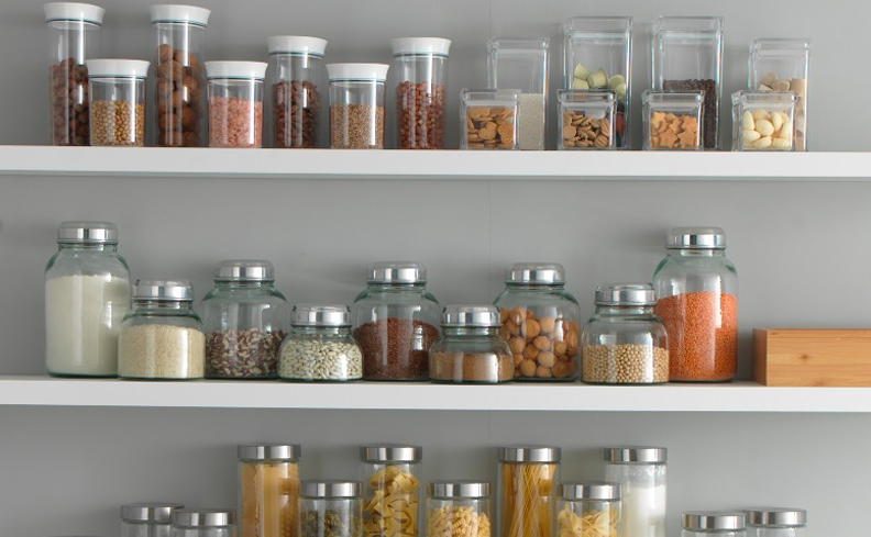 como organizar despensa pequena