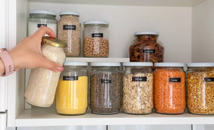 dicas de organização de armário de cozinha