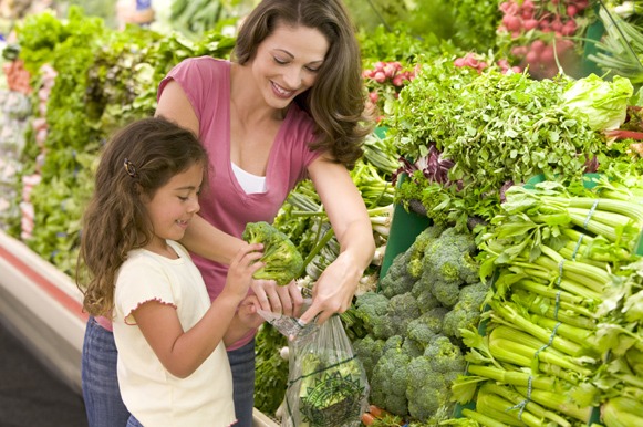 Dicas para visitar feiras de rua e mercados com os filhos