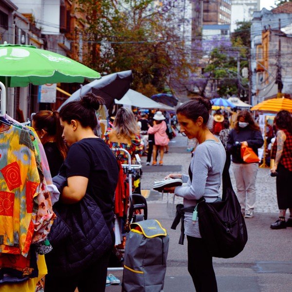 Dicas para visitar feiras de rua e mercados com os filhos