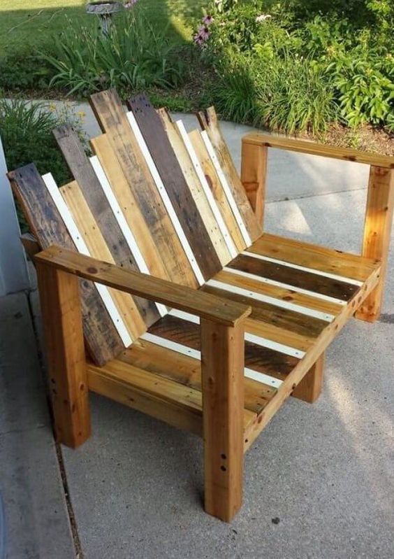 Cadeira de Pallet: 5 Ideias Criativas para o Jardim e Área Externa